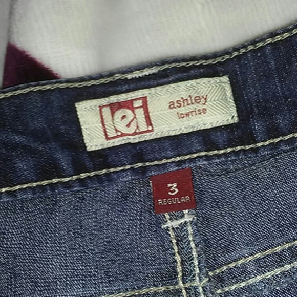 Shorts - Picture 2 of 4